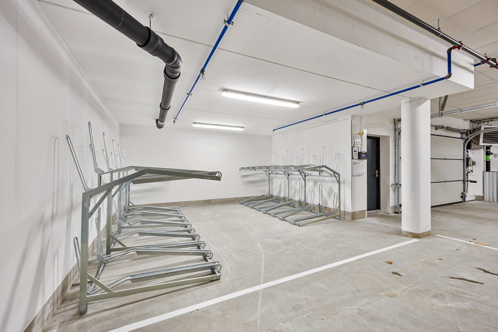 I garasjeanlegget finnes også felles sykkelparkering under tak. Galleribilde
