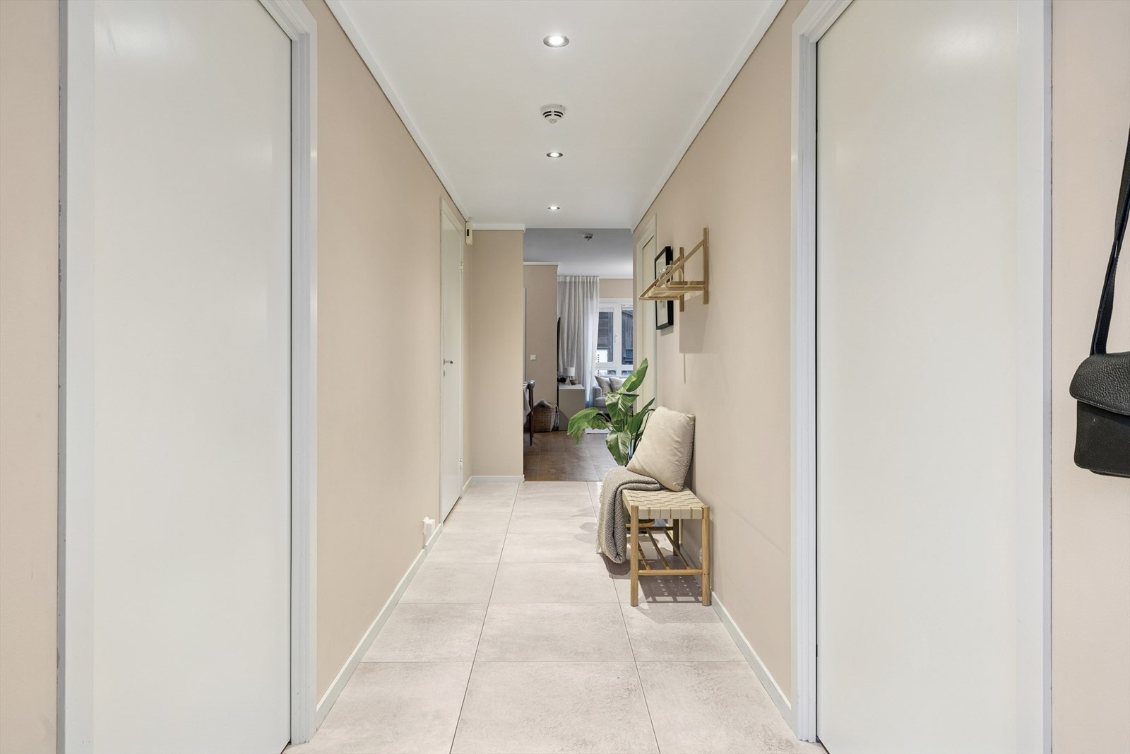 Her er det godt å komme hjem, og hyggelig å ønske gjester velkommen. Galleribilde