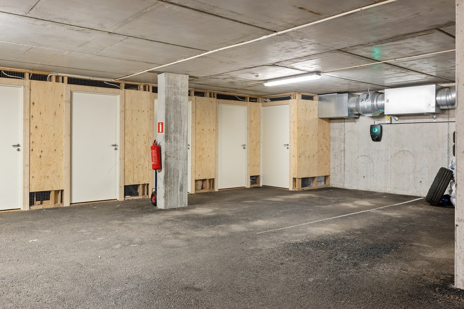 Parkeringsplass og bod i lukket parkeringskjeller medfølger. Galleribilde