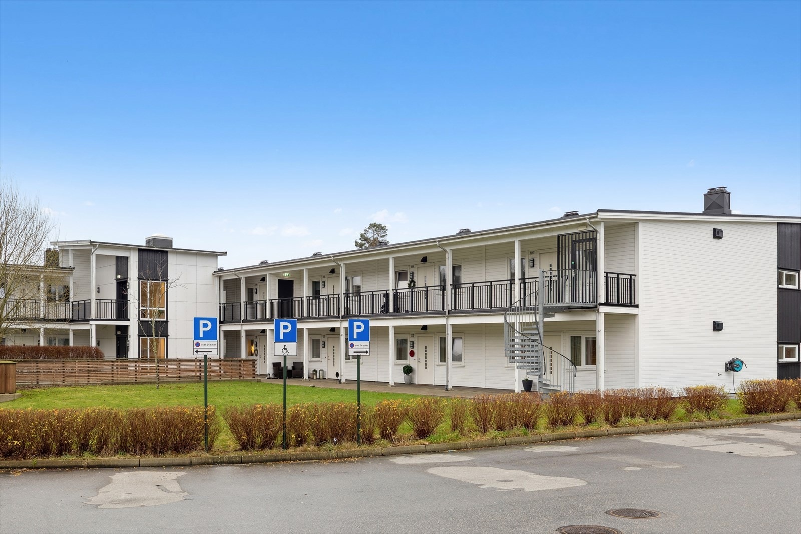 Leiligheten ligger i et godt vedlikeholdt bygg fra 2014. Galleribilde