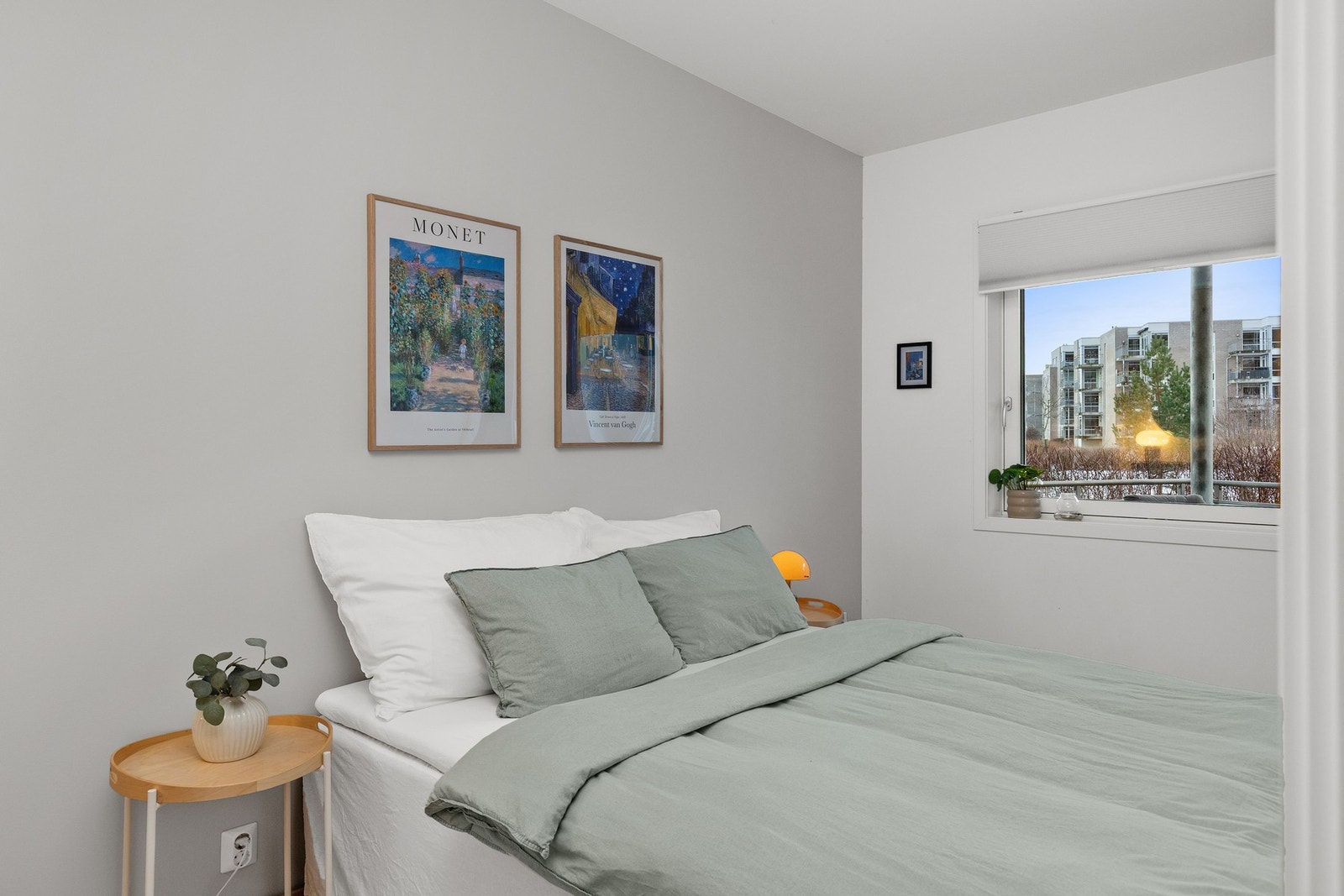 Soverommet er på hele 9,9 kvm og ligger vendt mot rolige omgivelser. Galleribilde