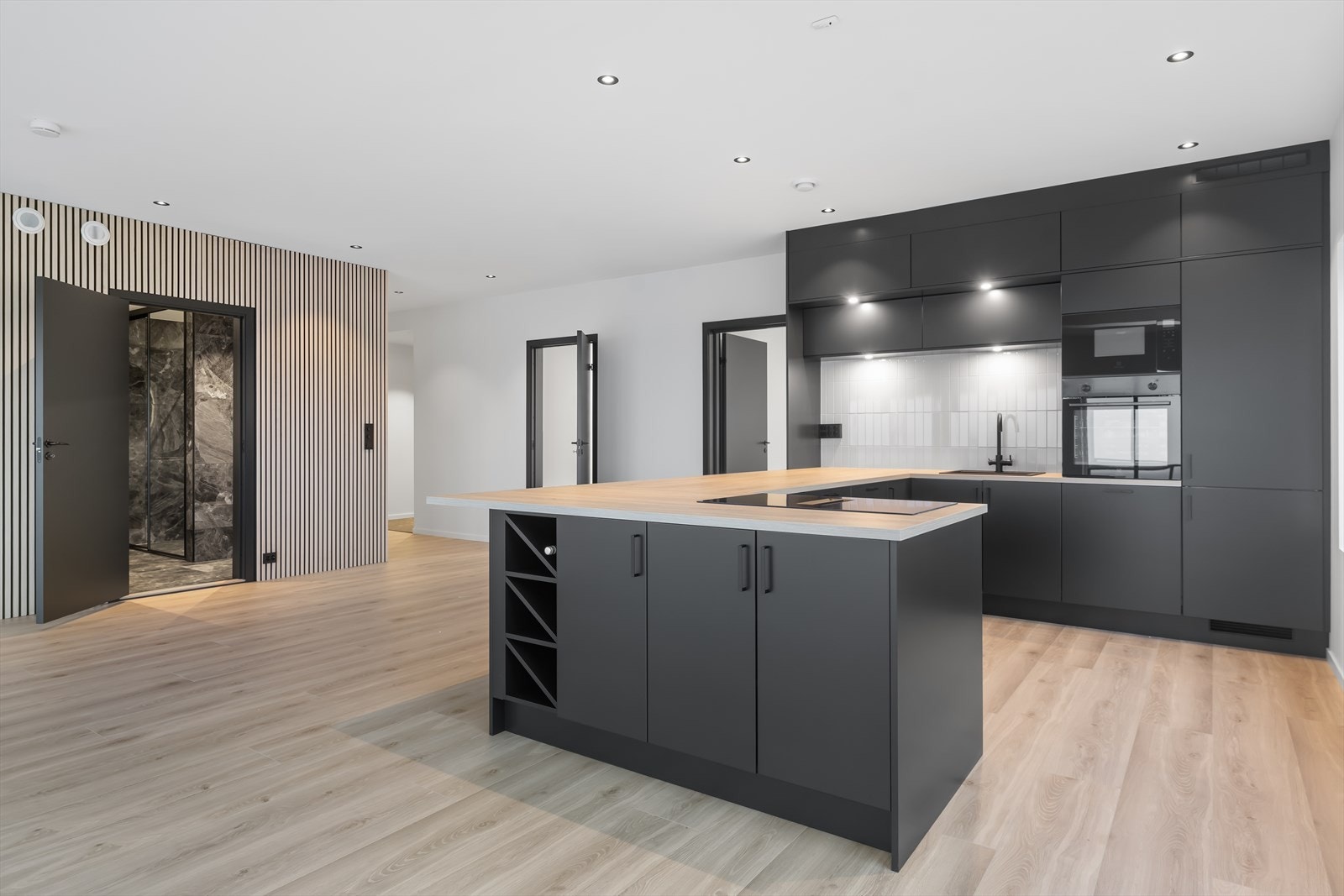 Funksjonell utforming på kjøkkeninnredningen. Galleribilde