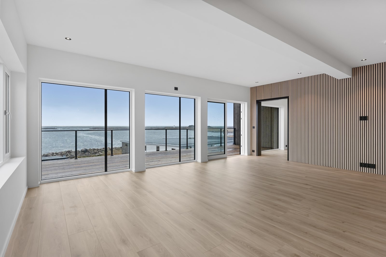 God størrelse med plass for sittegrupper og spisebord. Galleribilde