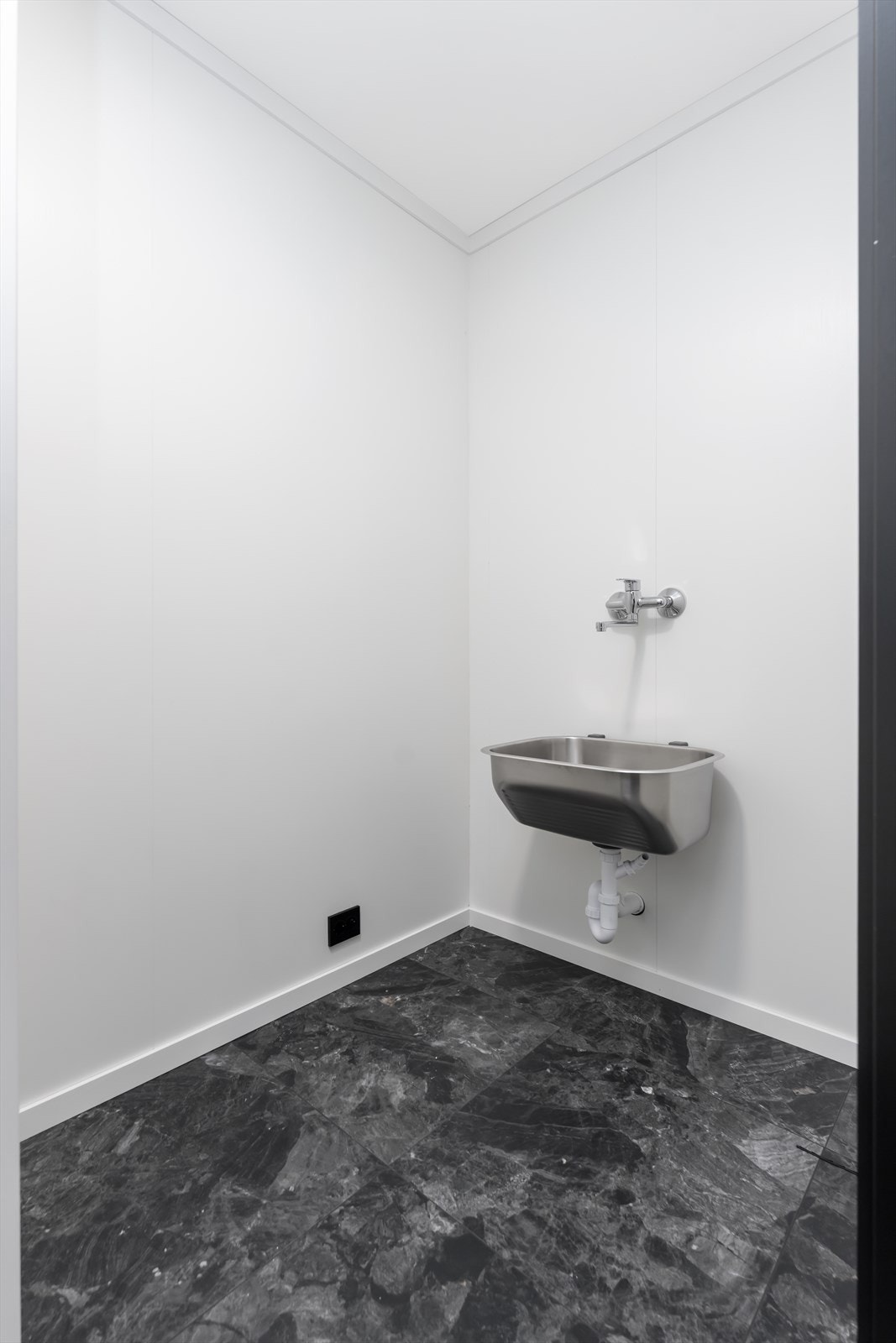 Bod/ teknisk rom med utslagsvask. Galleribilde