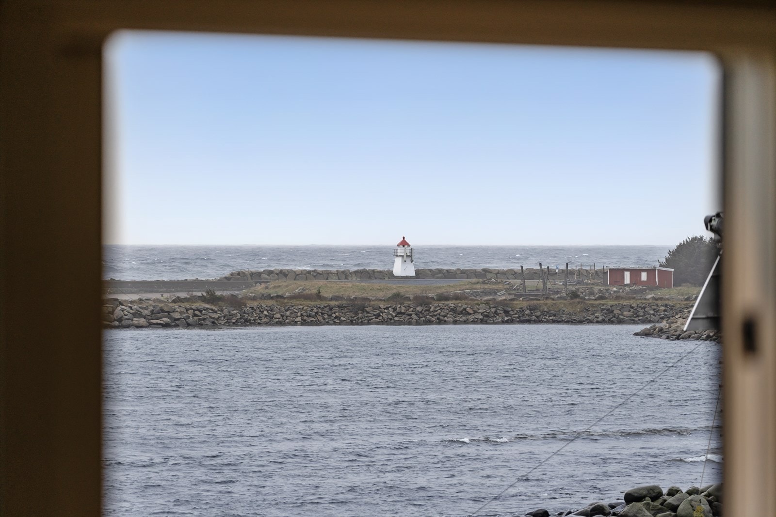 Utsikt... Her kan man følge med på skipstrafikken og fuglelivet. Galleribilde