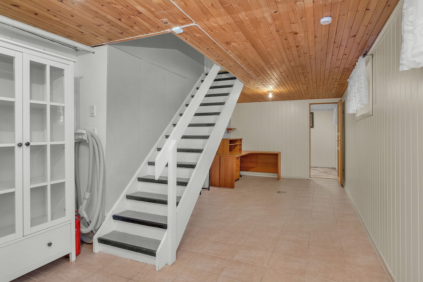 Trapperom i kjeller. Galleribilde