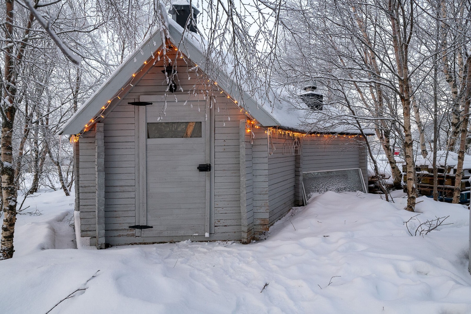 På tomten står det også en koselig liten grillhytte. Galleribilde