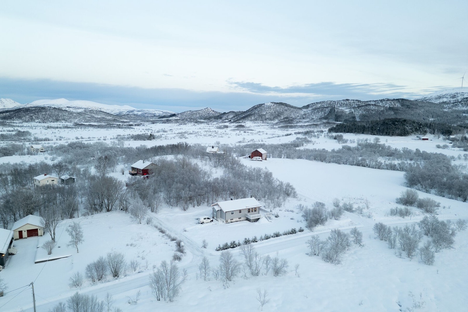 I tillegg er det kort avstand til Holmstad hvor du finner nærbutikk, skole, barnehage og rekreasjonsmuligheter. Galleribilde