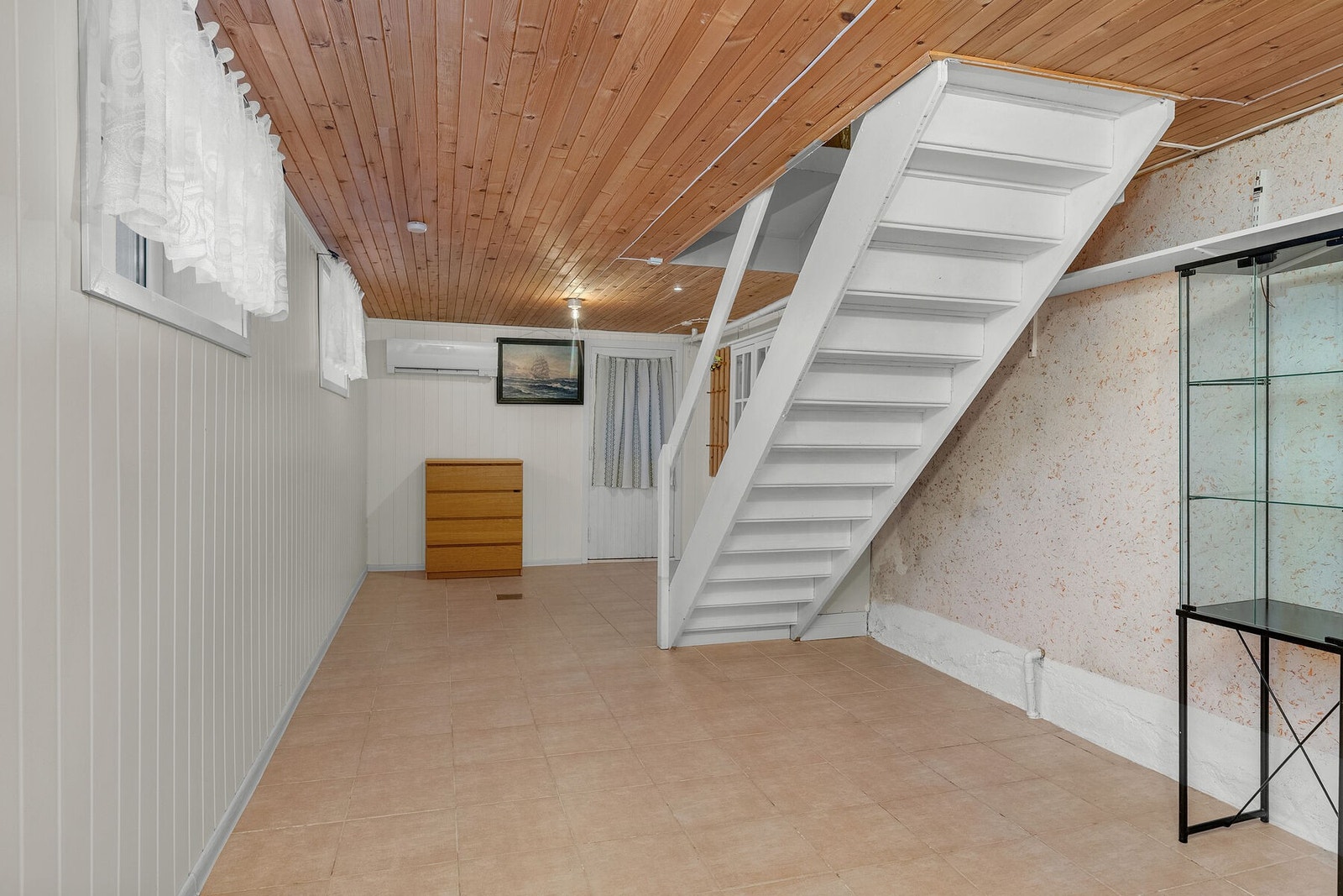 Trapperom i kjeller. Galleribilde