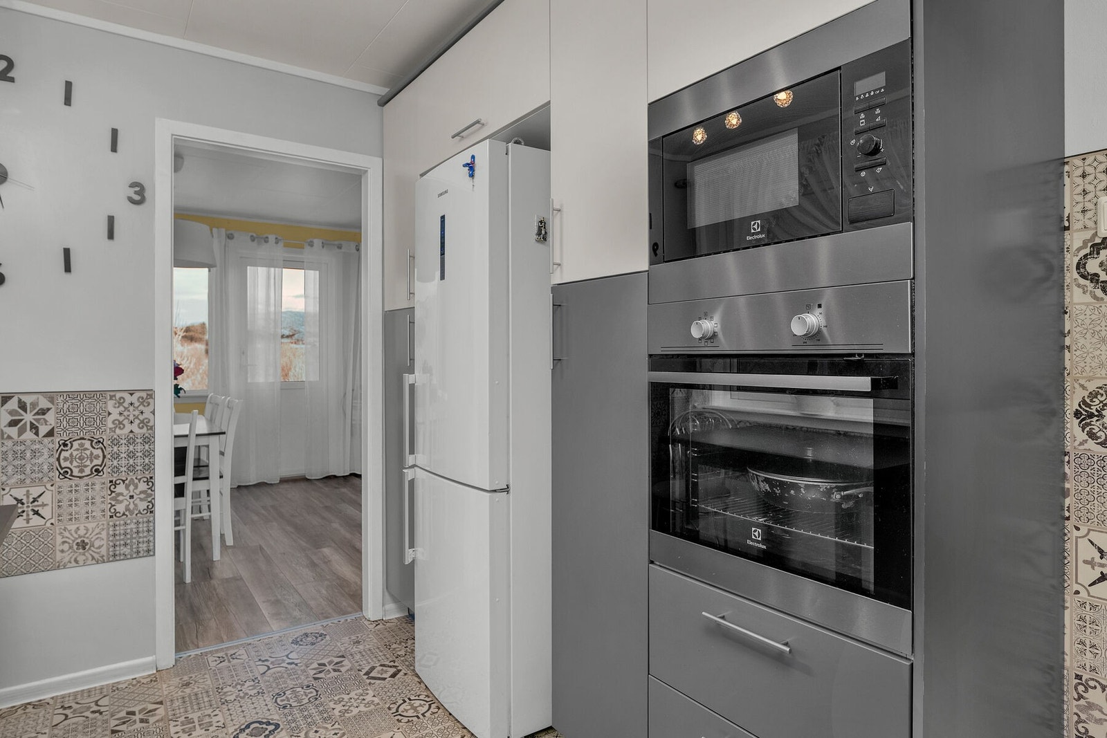 Kjøkkenet har adkomst fra stue og fra gang. Galleribilde