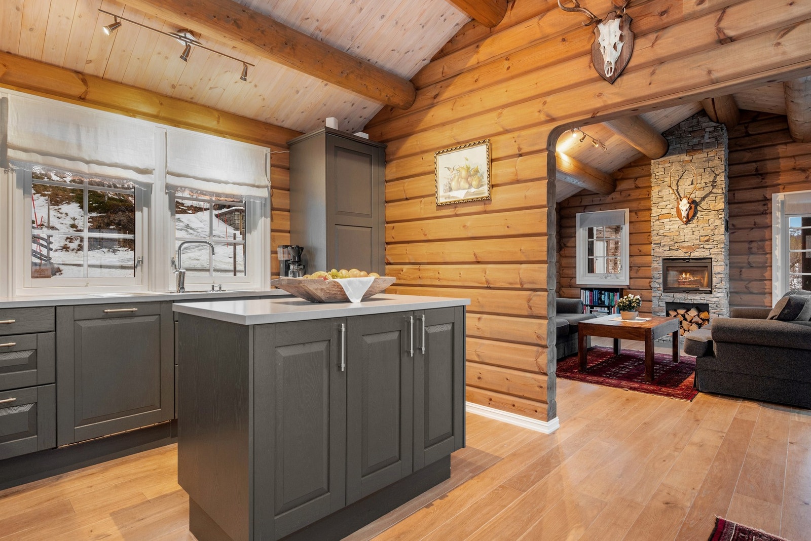 Her har du totalt ca. 50 kvm med oppholdsrom, fordelt Kjøkken og spisestue er på ca. 21 kvm, pluss stue på ca. 29 kvm. Galleribilde