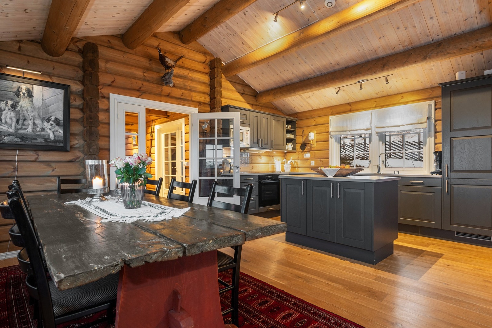 Legg merke til to-fløysdøren for å enkelt skille av oppholdsrom og gang. Galleribilde