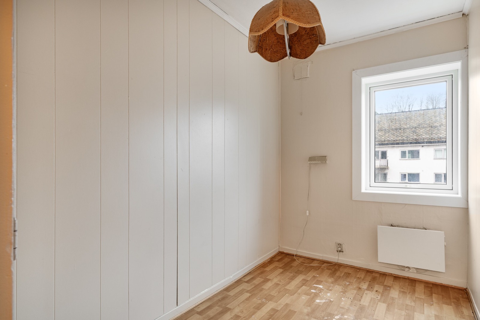 Soverom 2 er på 6,8 kvm. Vinduer i leiligheten er med 3-lags glass, datert 2012. Galleribilde