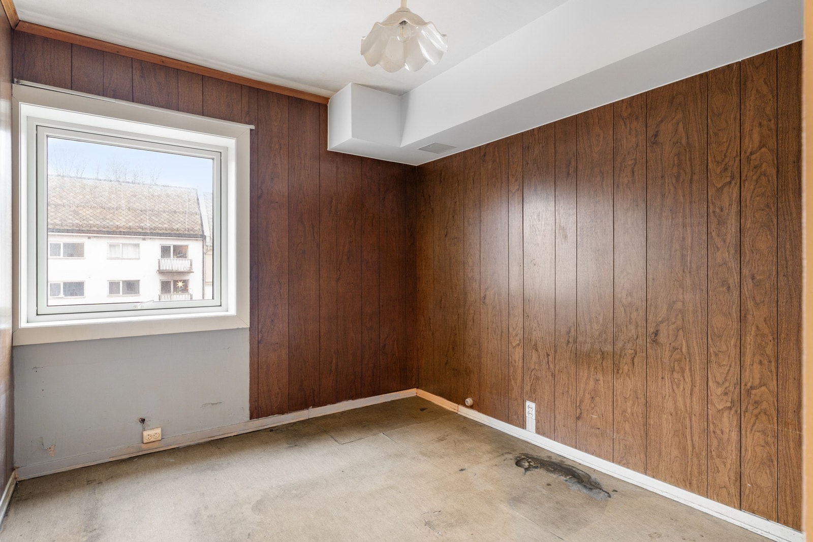 Soverom på 10,3 kvm med plass til seng og skrivebord. Galleribilde