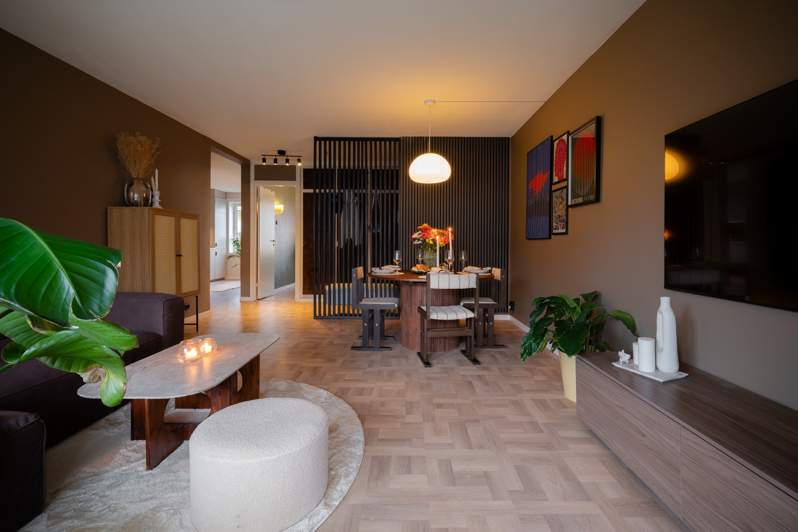 Leiligheten er nylig oppusset og overflatene er holdt i stilige fargevalg. Galleribilde