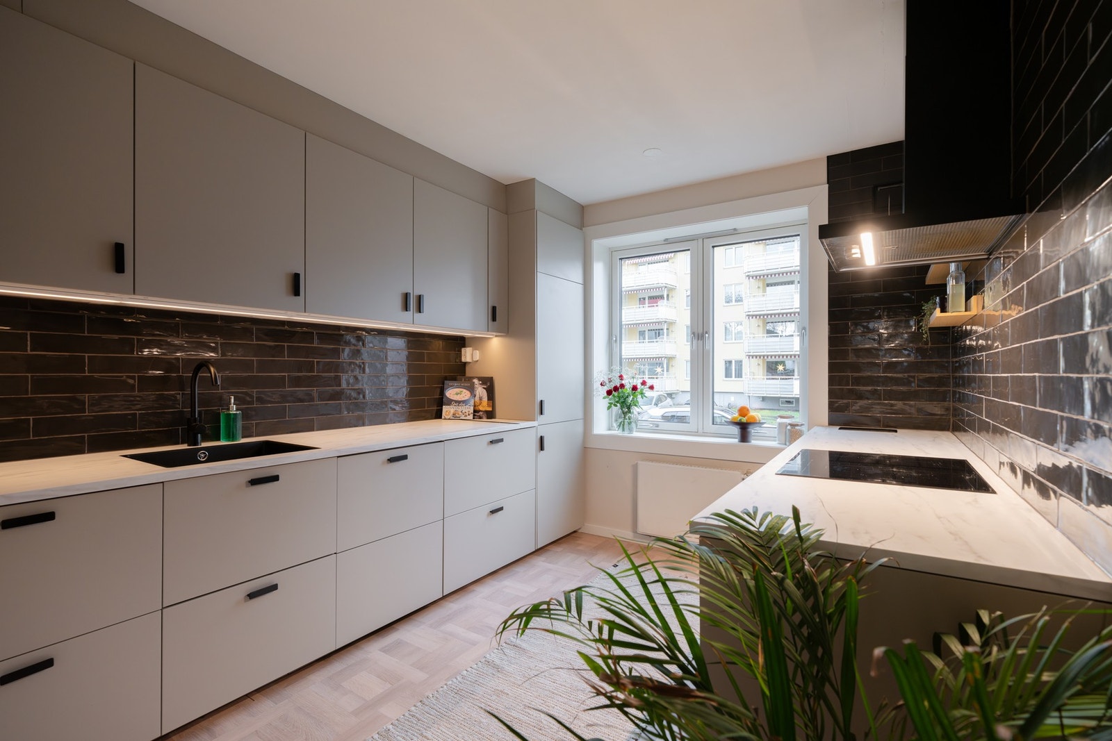 Den stilige kjøkkeninnredningen er fra IKEA og var ny i 2024. Galleribilde