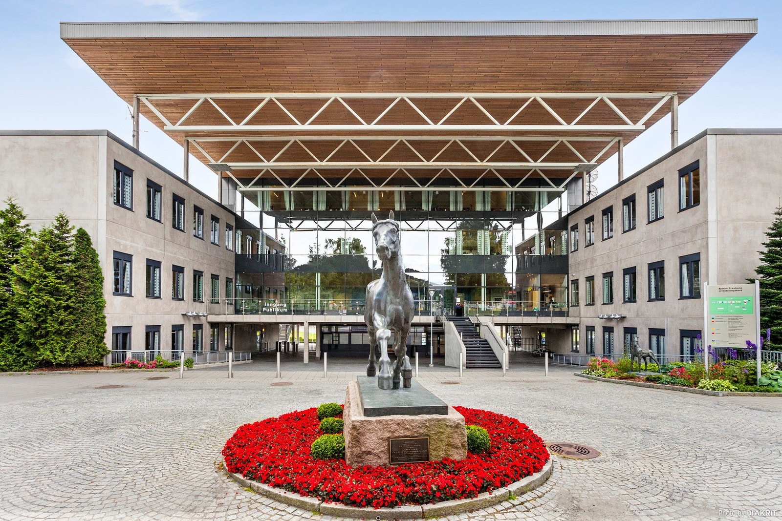 Bjerke travbane finner du i nærområdet. Galleribilde