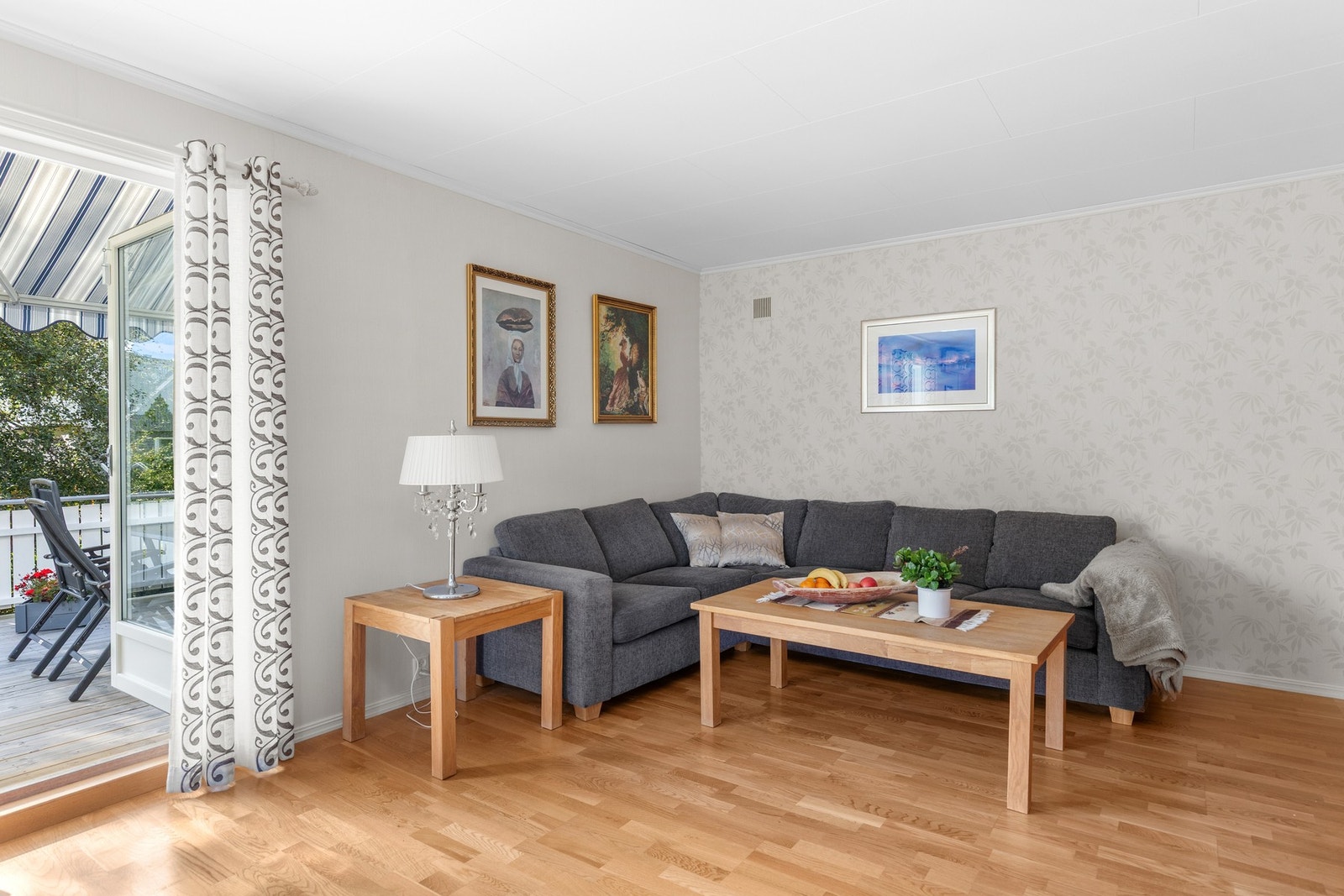 Fra stuen er det direkte utgang til terrassen. Galleribilde