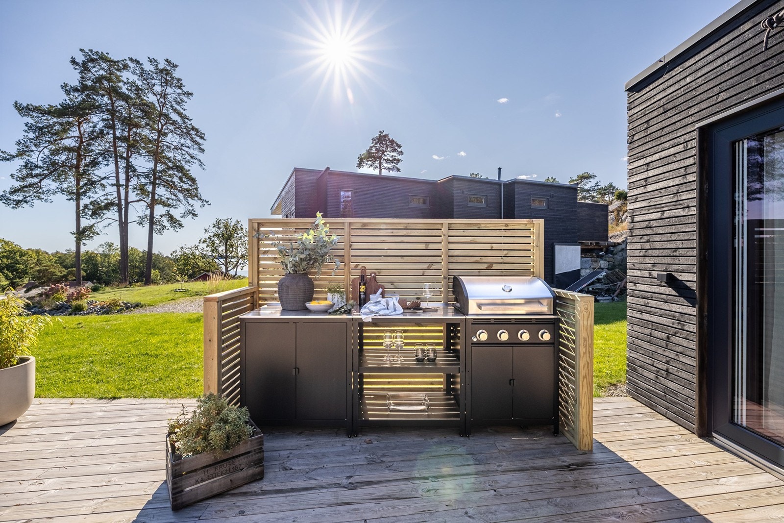 Alt ligger til rette for å nyte lange sommerdager utendørs. Galleribilde