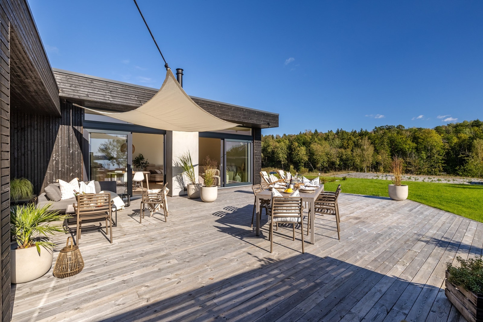 Eiendommen har meget gode solforhold gjennom dagen. Galleribilde