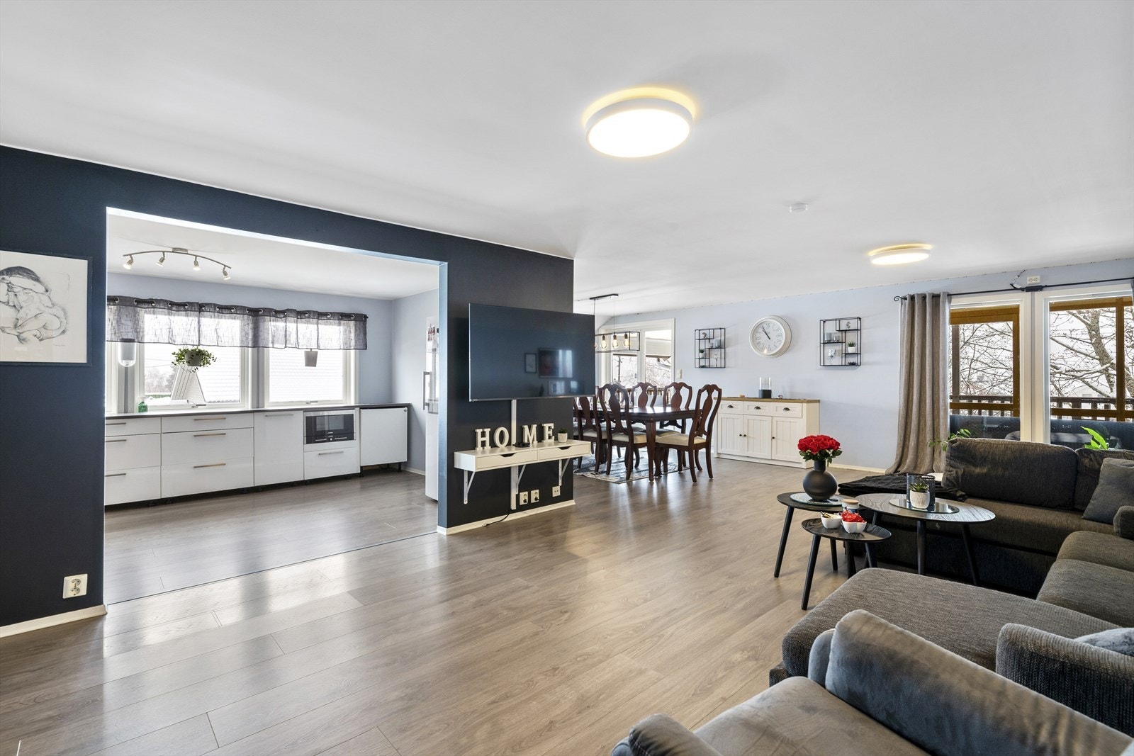 Velkommen til Skredsvikmoen 91! Innholdsrik og romslig bolig med 2 boenheter og hybel Galleribilde