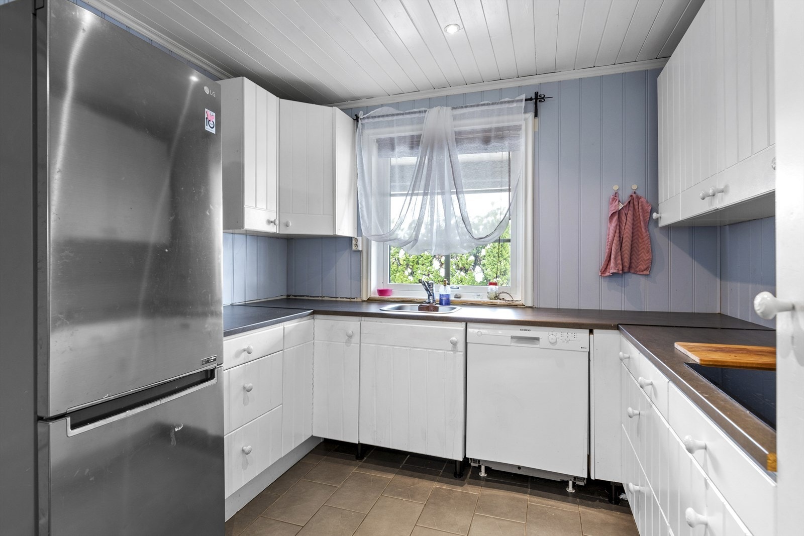 Enkel kjøkkeninnredning. Galleribilde