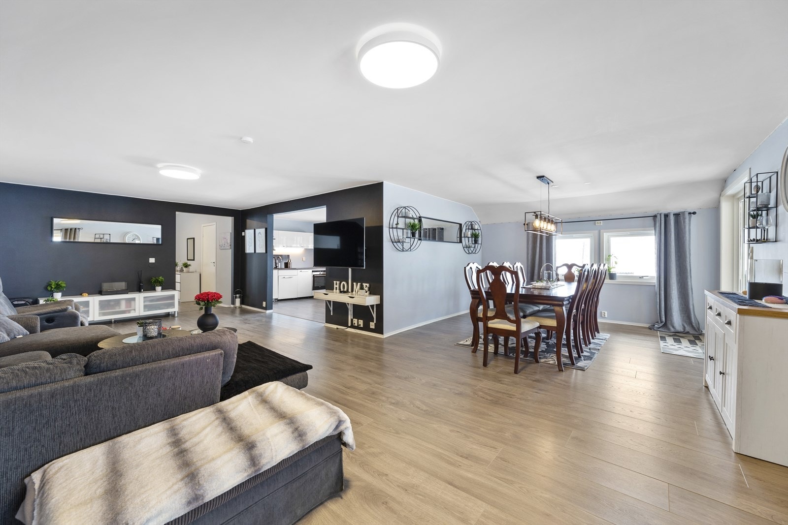 Det er god plass til et stort spisebord.. Galleribilde