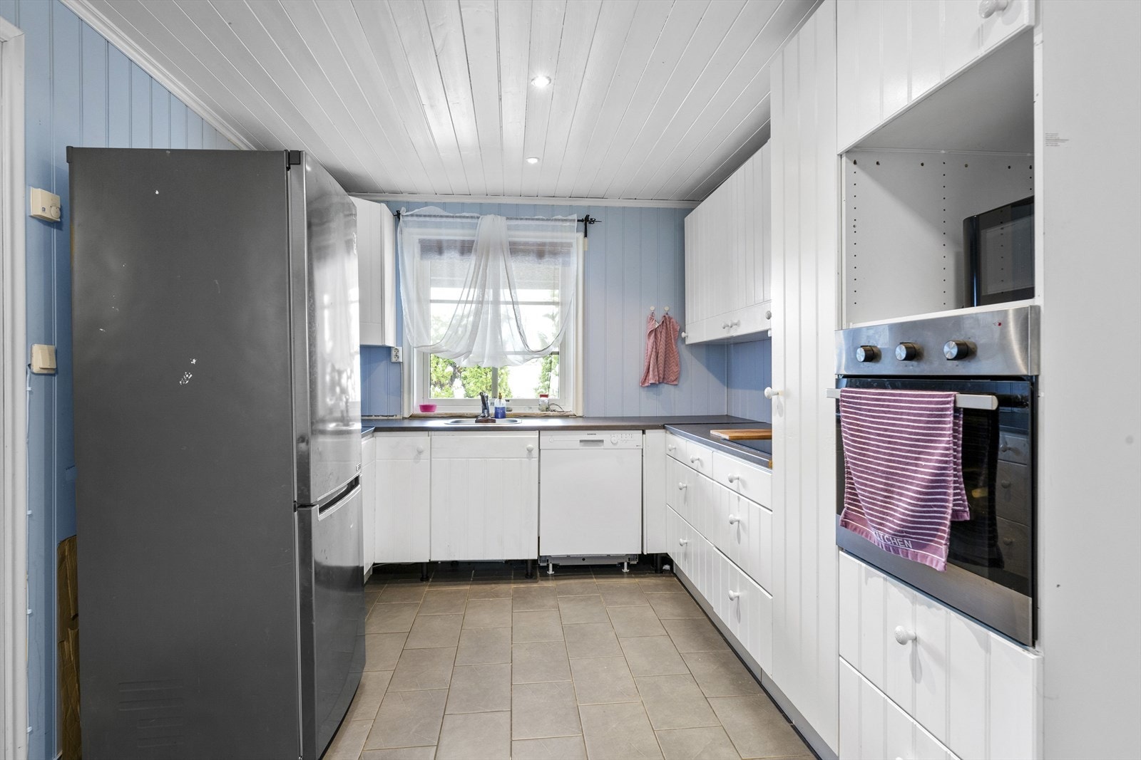 Det er avsatt plass for frittstående hvitevarer. Galleribilde