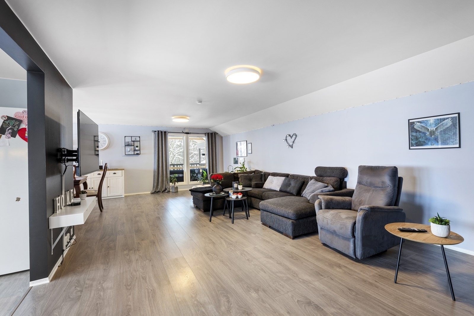 2. etasje har en svært romslig stue. Galleribilde