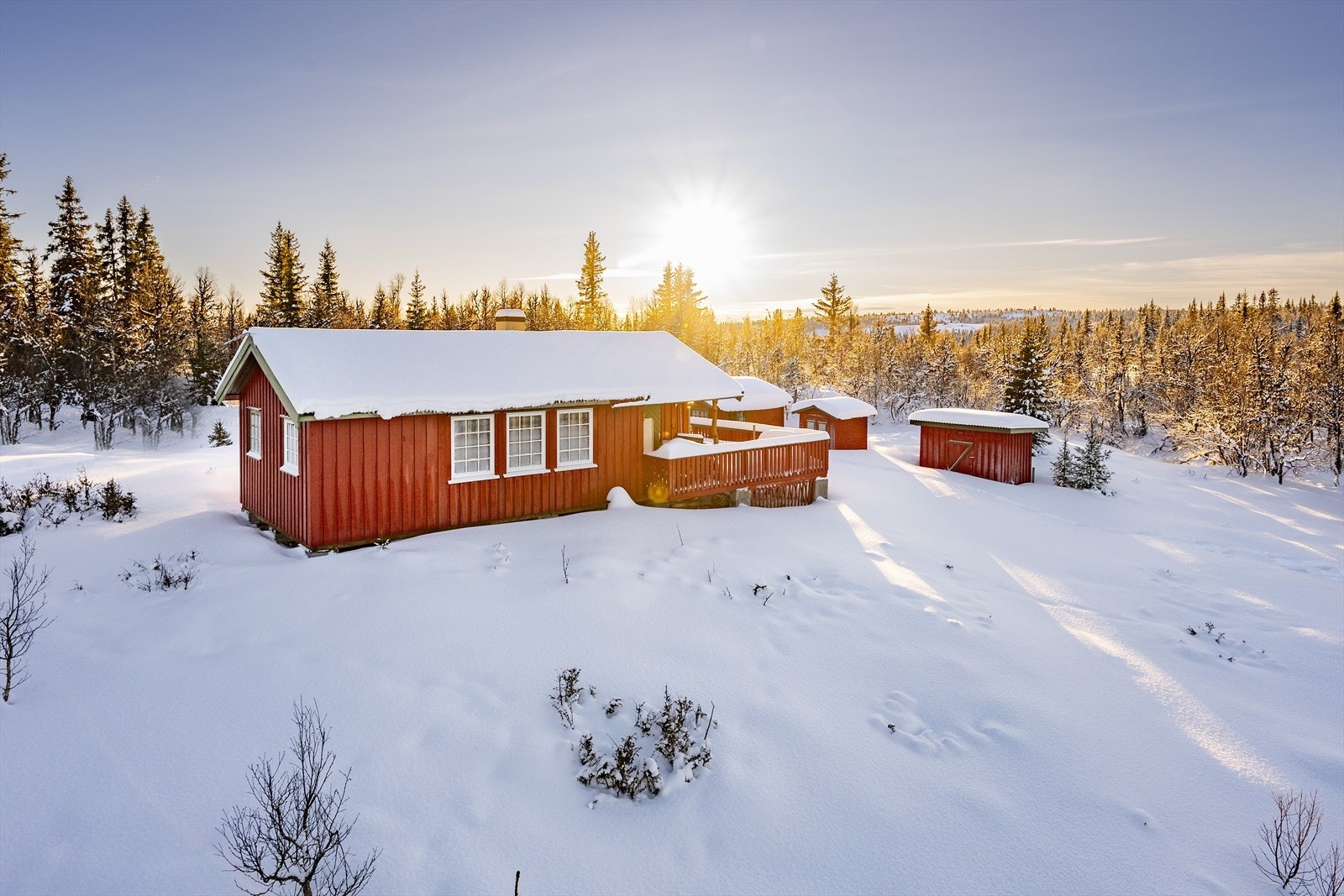 Hytta vil være et meget godt utgangspunkt for fine turer både sommer og vinter. Velkommen til visning! Galleribilde