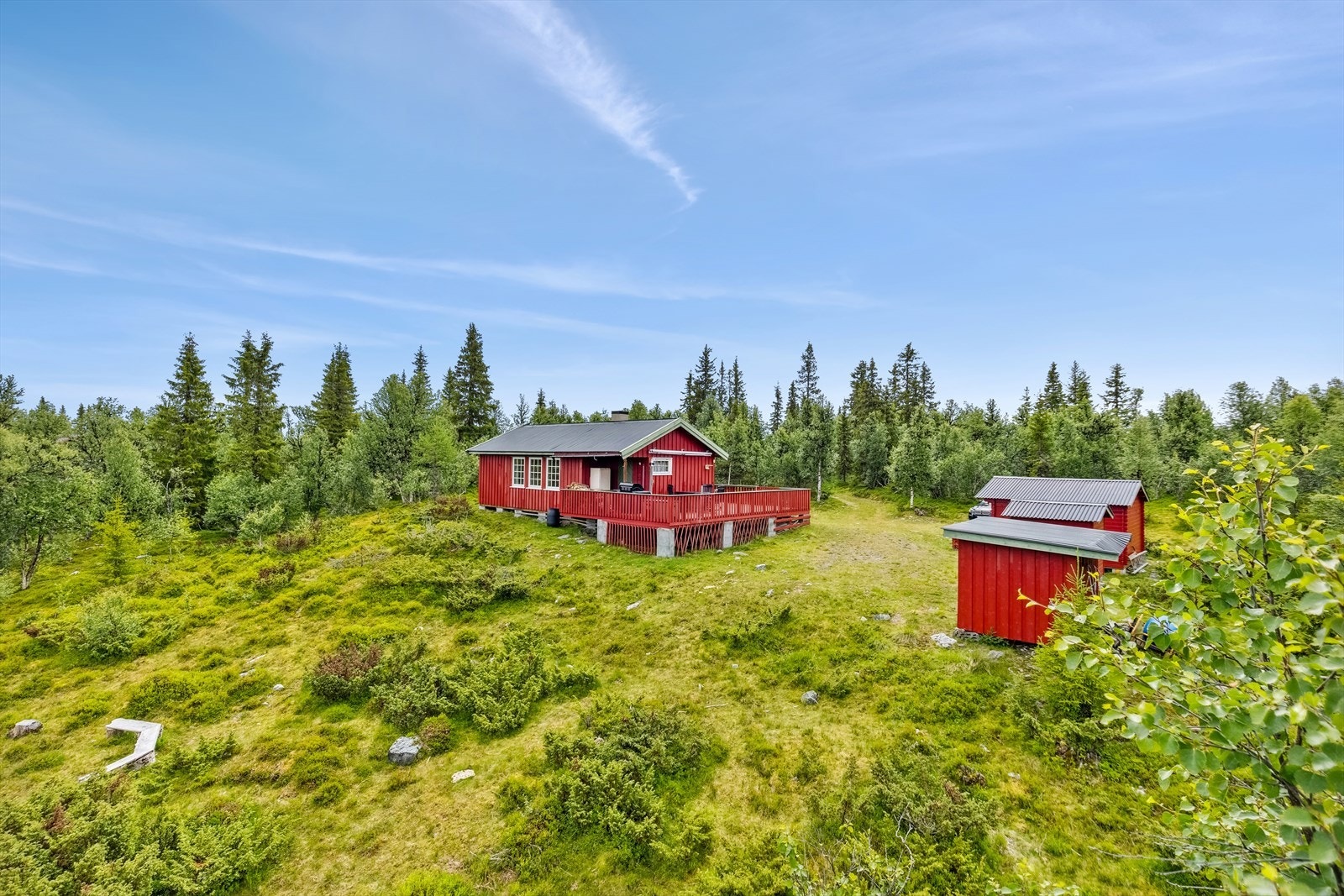 Eiendommen ligger veldig fint til langs Nordre-Lia Seterveg, med kort avstand til blant annet Isumhøgda, Gålå og Lauvåsen. Galleribilde
