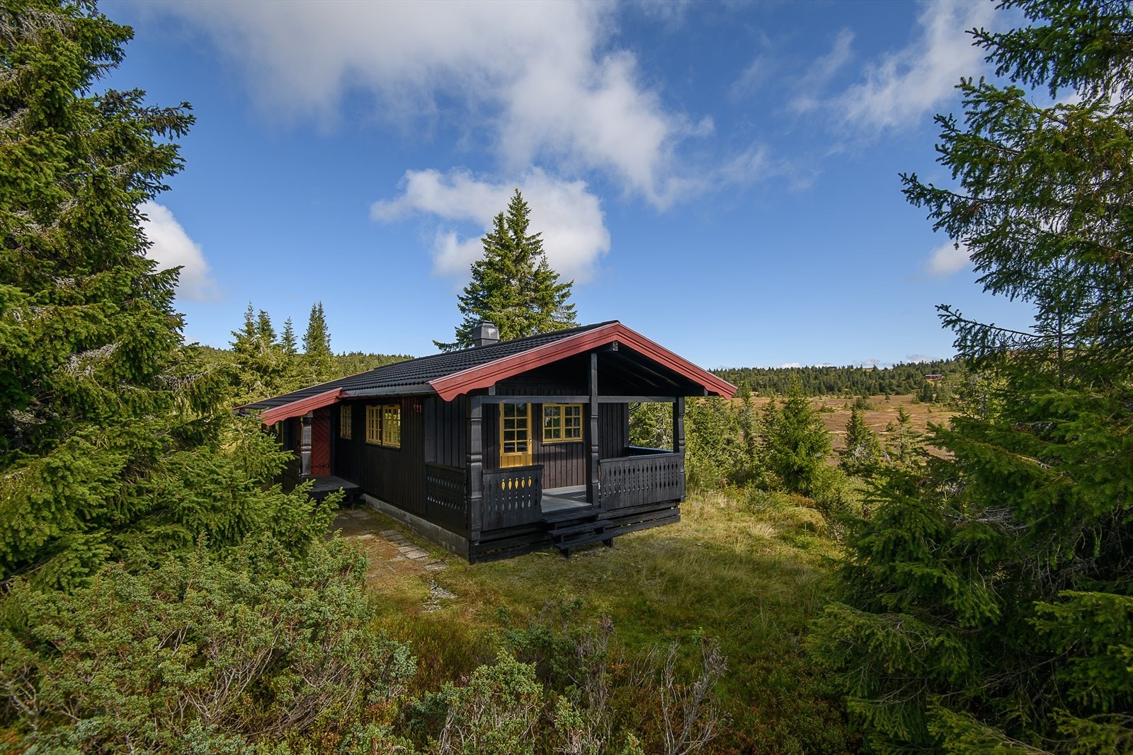 Fredelig, stille og rolig rundt hytta. Du ligger forholdsvis skjermet for direkte innsyn. Galleribilde