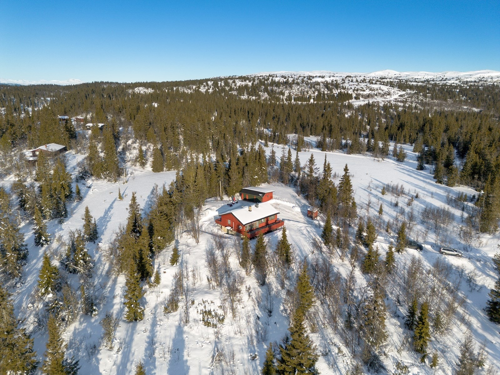 I et populært hytteområde om lag 5 minutters kjøring fra Gamlestølen finner du Glenna og denne fritt beliggende eiendommen. Galleribilde