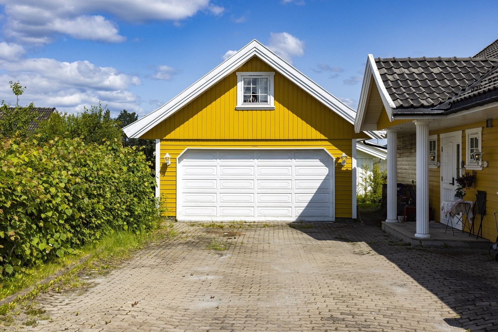 Dobbelgarasje med innredet loft. Galleribilde