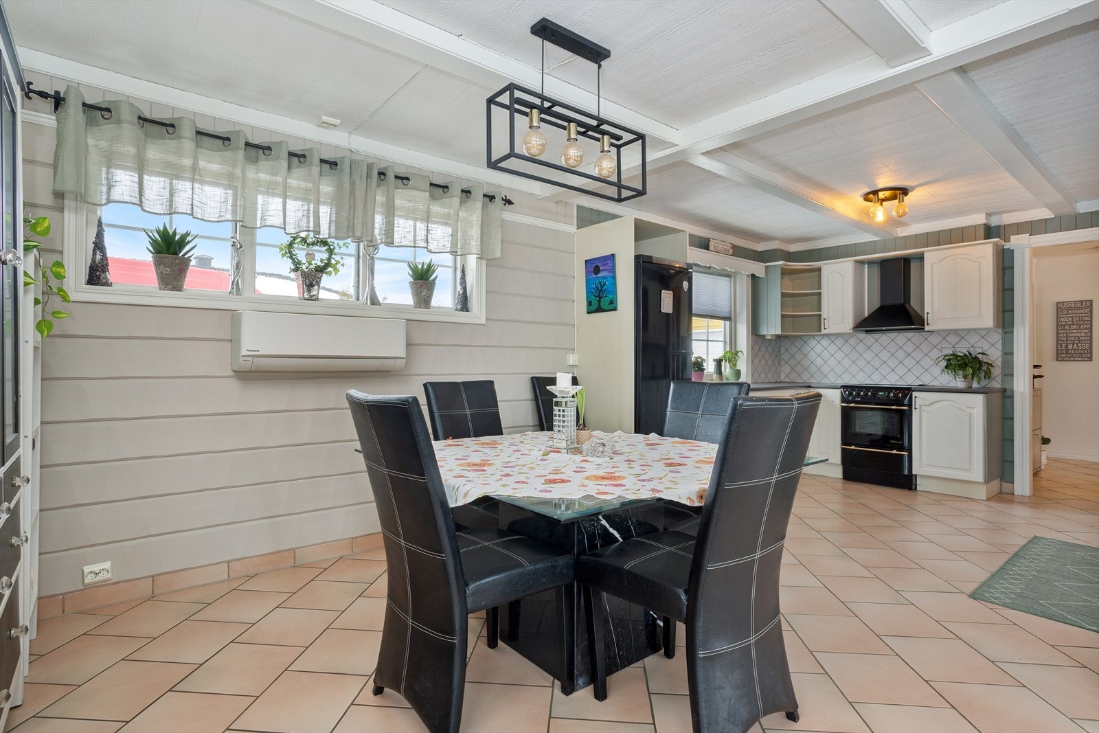 På kjøkkenet er det også installert en varmepumpe. Galleribilde