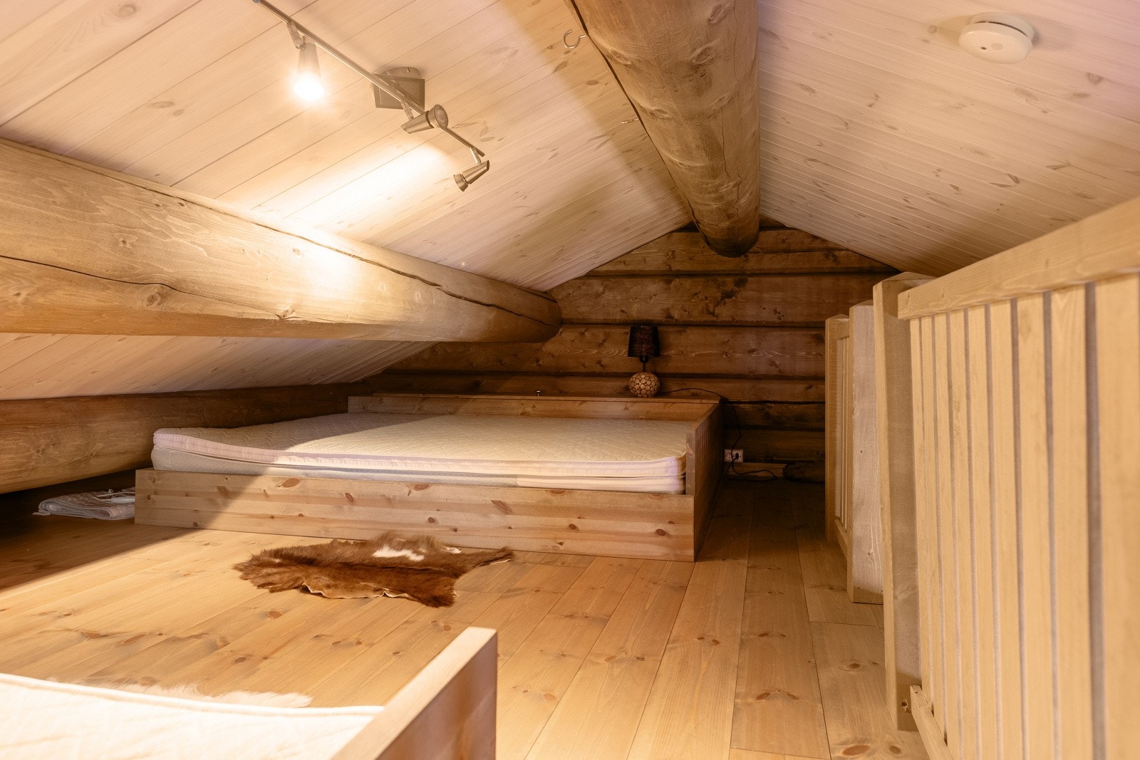 Hemsen er med på å utnytte arealet maksimalt, men den er ikke godkjent som varig oppholdsrom. Galleribilde