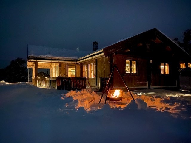 Som selges egne bilder viser, er dette et nydelig sted! - Kveldsstemning ved hytta! (Selgers eget bilde) Galleribilde