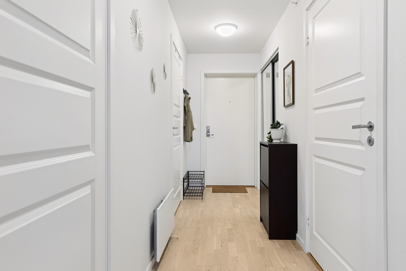 Fra gangen er det også dør inn til en praktisk innvendig bod. Galleribilde