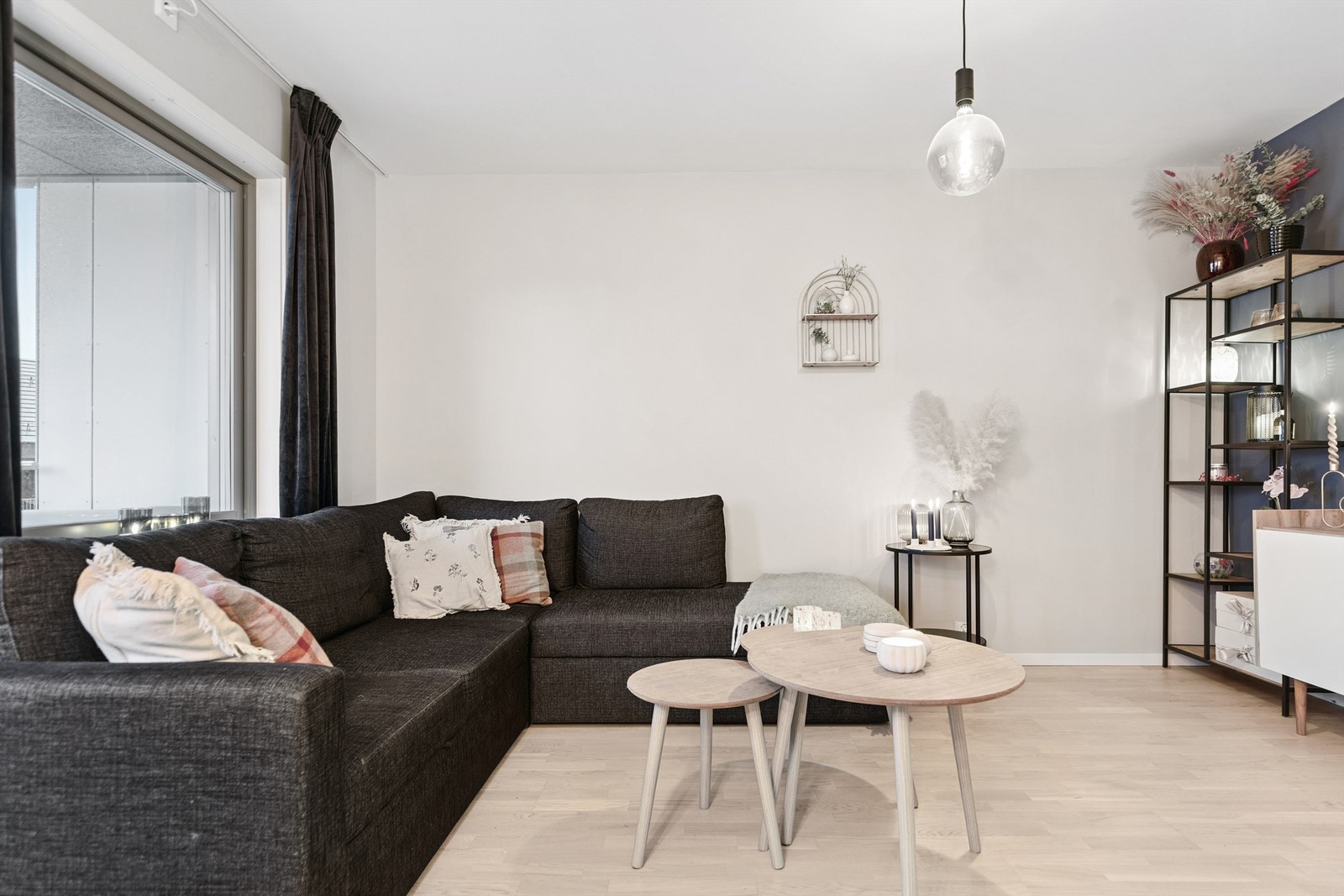 Månedlig felleskostnader kr 2 118 pr dags dato inkluderer garasje, sparekonto, vannavgift, felleskostnader og tv/internett Galleribilde