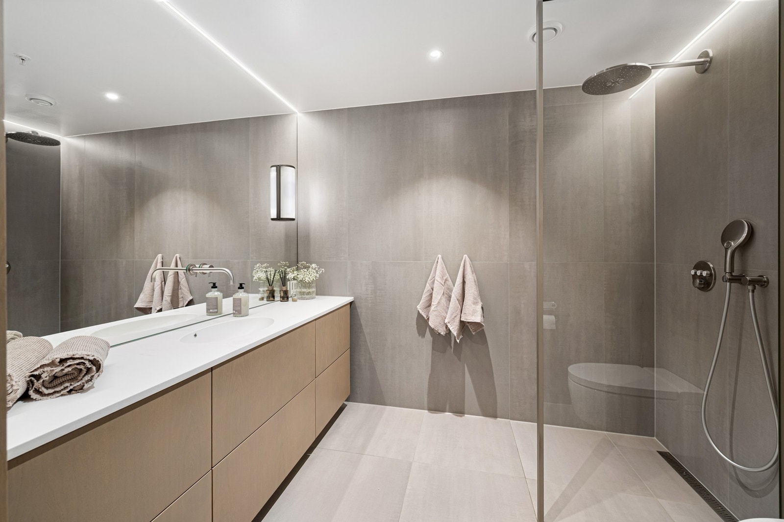 Eksklusivt baderom som også ble betydelig oppgradert før overtagelse. Galleribilde