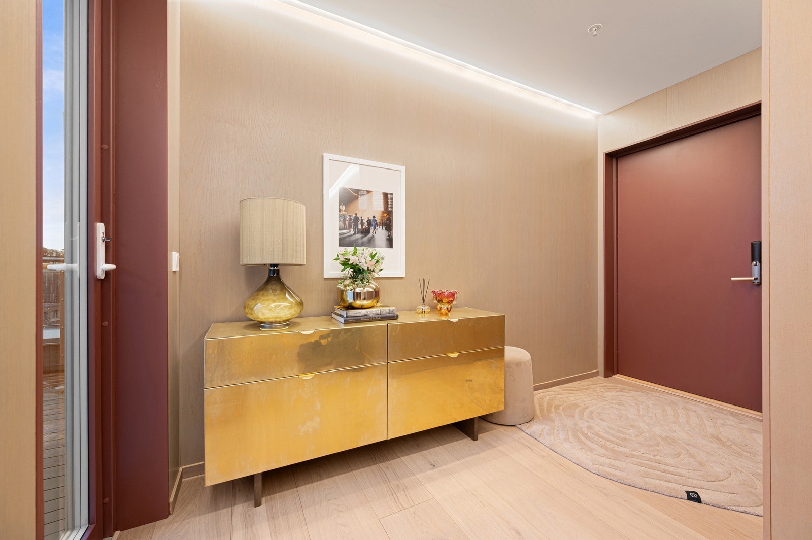 Entrè har gode oppbevaringsmuligheter for klær og skotøy. Galleribilde