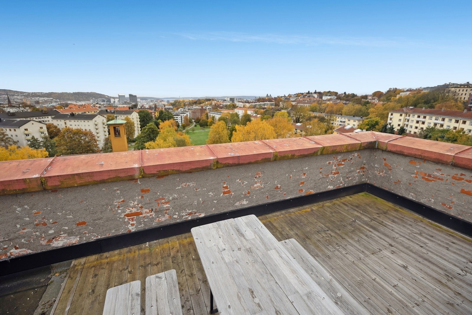 Felles takterrasse kan benyttes av tårnblokkenes beboere. Galleribilde