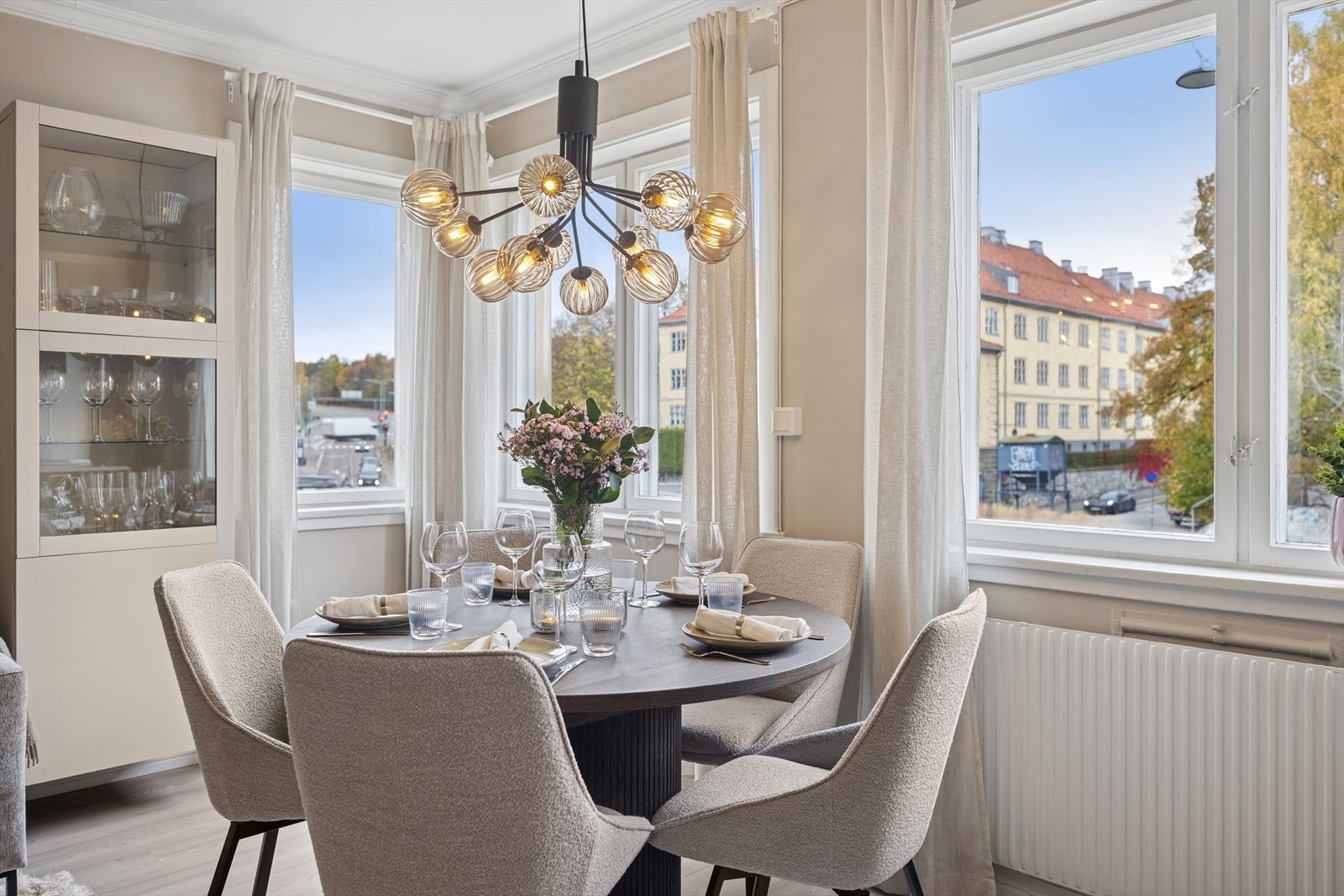 Her er fibernett, varmtvann og fyring inkl. i felleskostnadene. Galleribilde