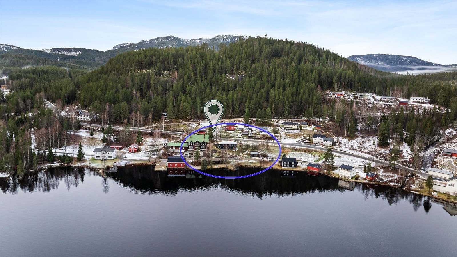 Om ønskelig kan man kjøpe to eiendommer samlet og utvikle ytterligere. Rammen er ikke utfyllende og dekkende. Ta kontakt med megler for mer informasjon Galleribilde