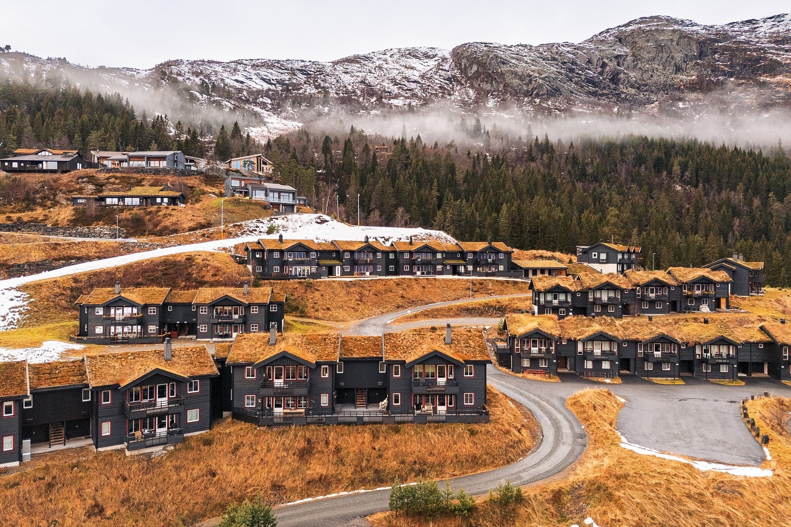 Sameiet med tilhørende hytteeierlag fremstår som veldrevet, hvor naboene hilser og hjelper hverandre. Galleribilde