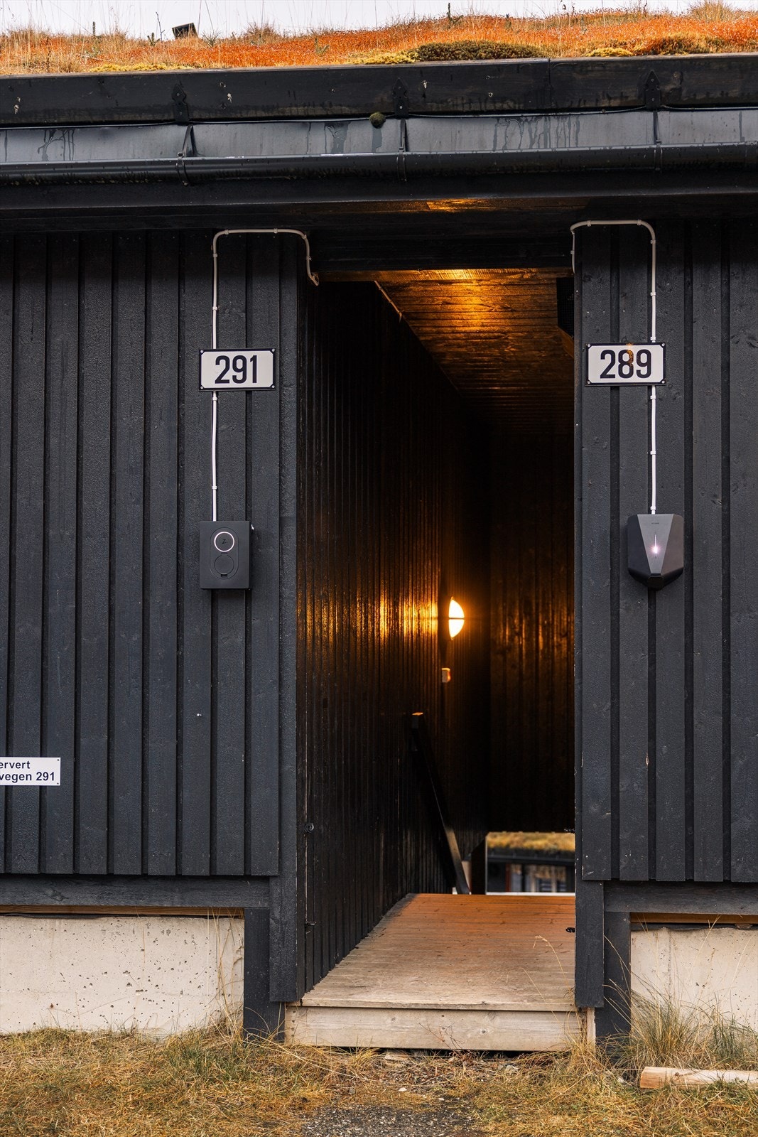 Boligen disponerer fast parkeringsplass med el-bil lader. Galleribilde