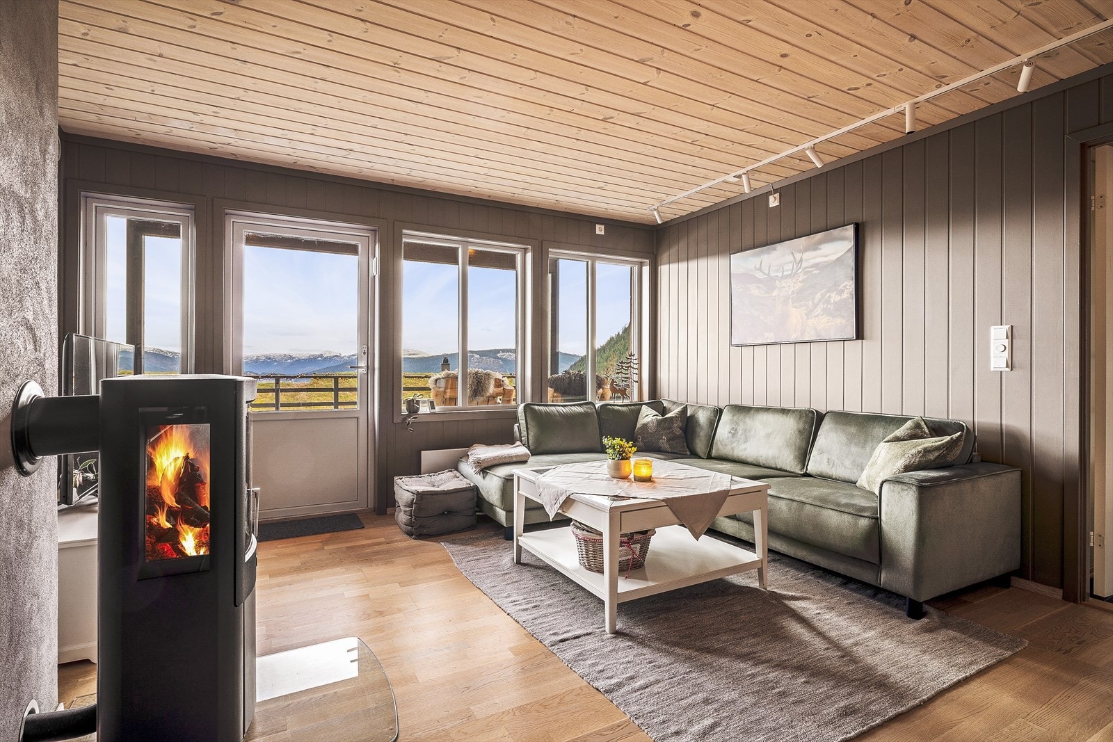 Leiligheten er oppvarmet med blant annet vedovn, smarthus varmestyring, og balansert ventilasjon! Galleribilde