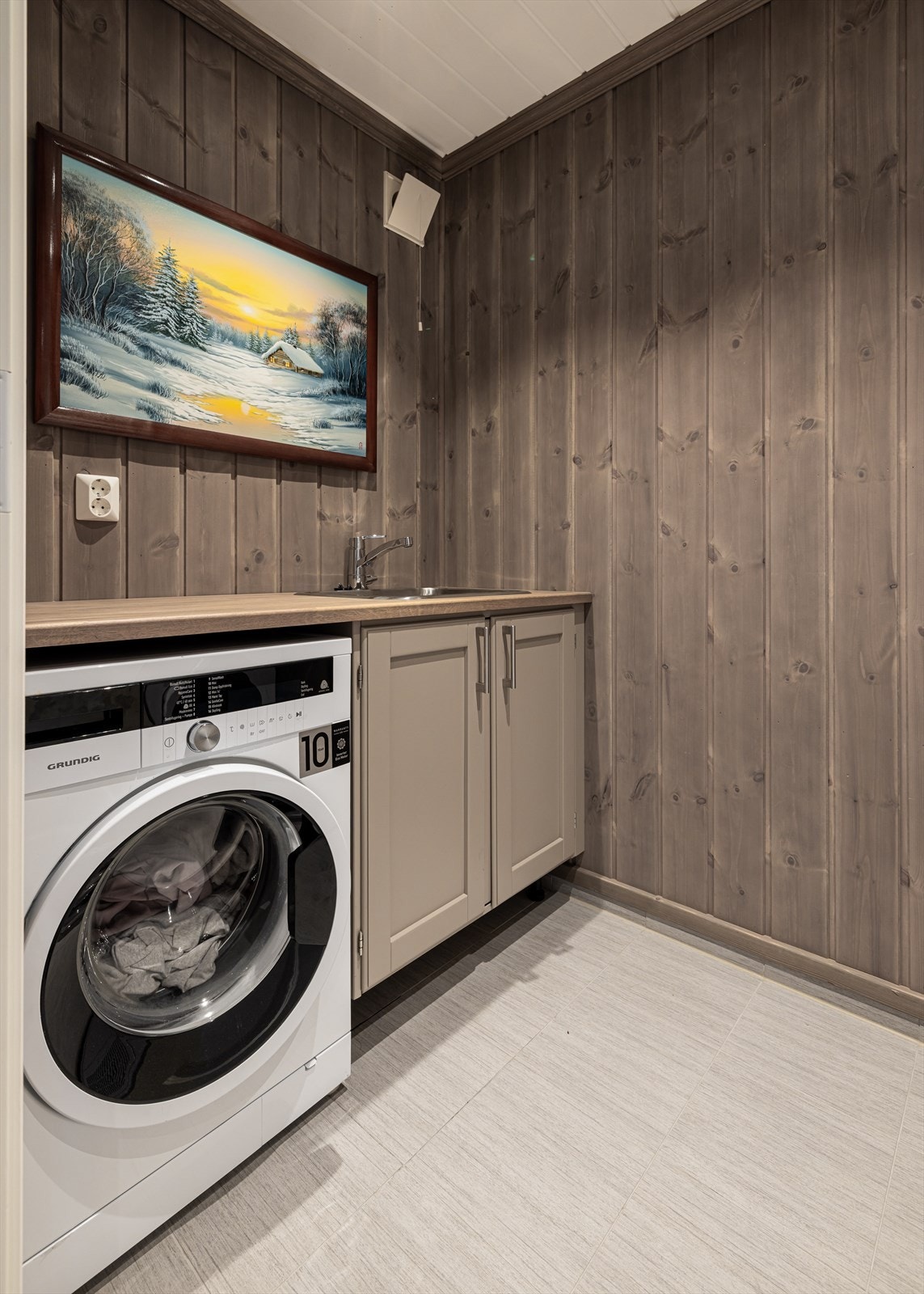 Svært praktisk vaskerom Galleribilde