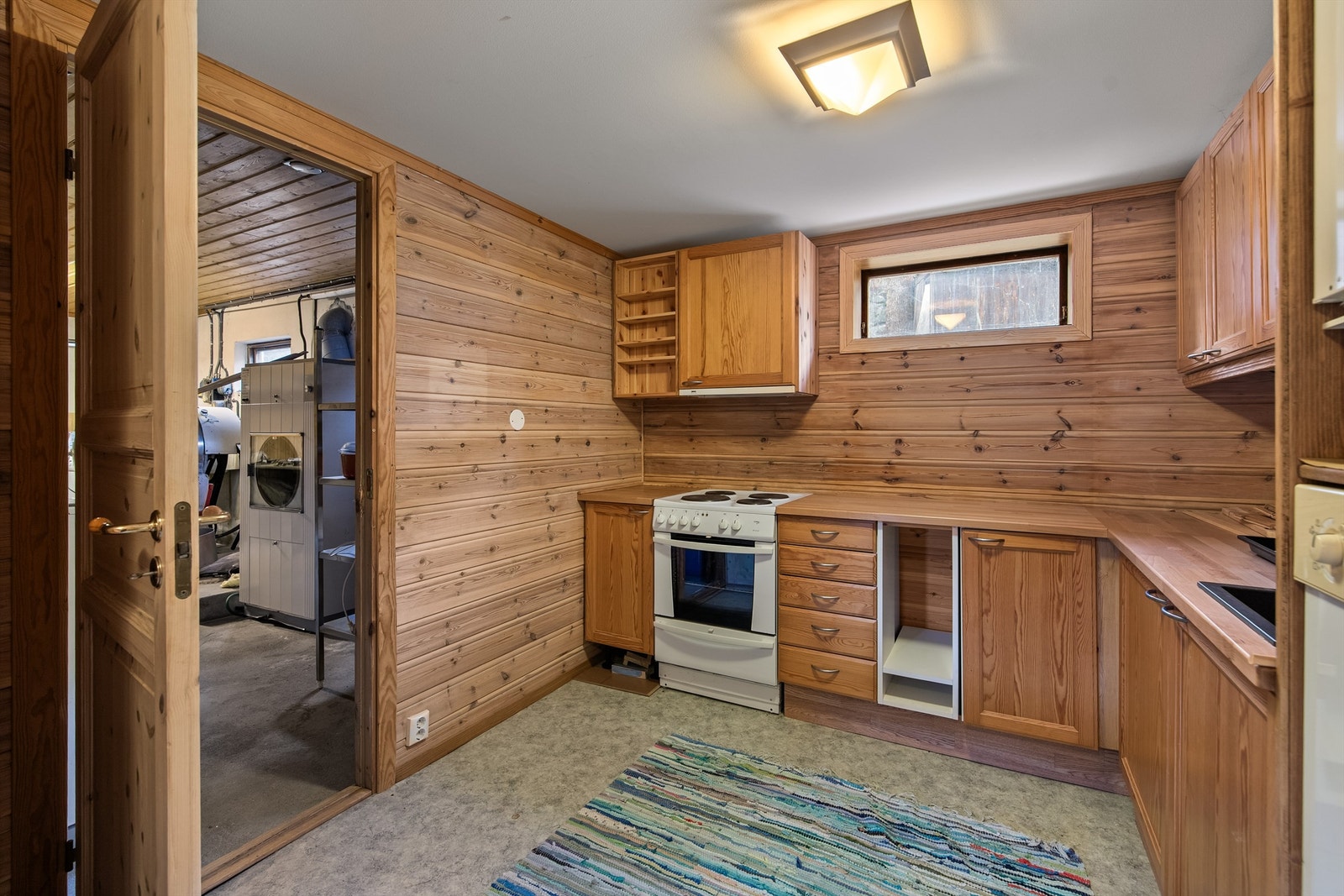 Kjøkken i underetasjen Galleribilde