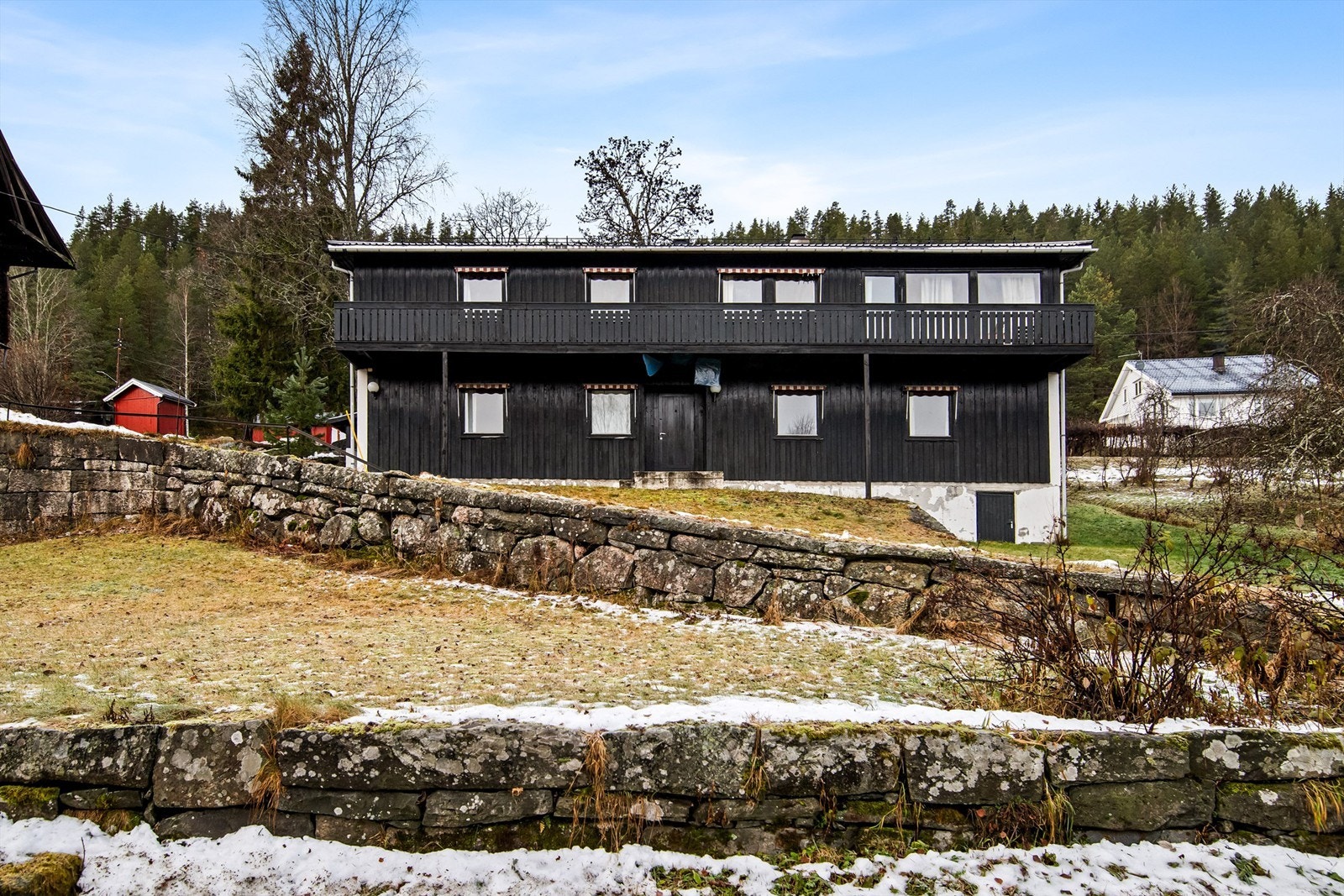 Enebolig med frittliggende anneks i Vråliosvegen 2140 Galleribilde